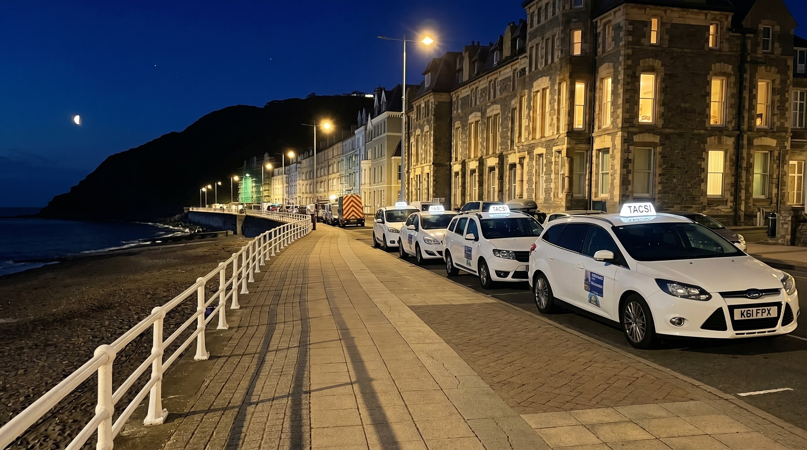 Tacsis John yn gwasanaethu arfordir Aberystwyth